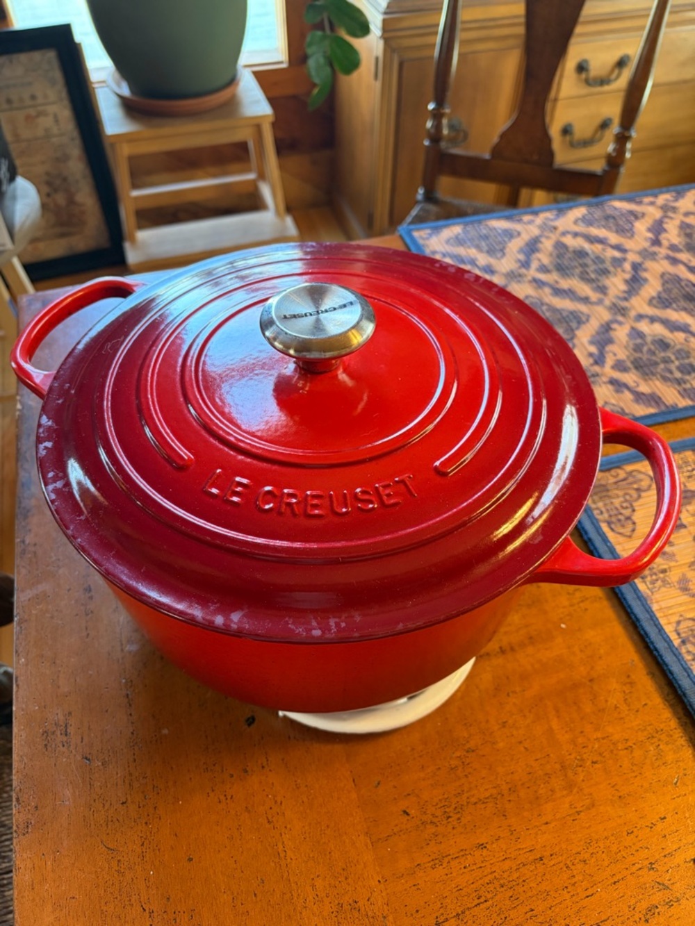 Le Creuset Signature Round Dutch Oven in Cerise 28 cm 7.25 quarts